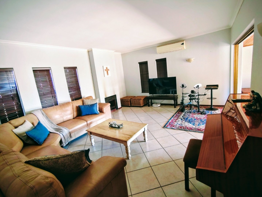 5 Bedroom Property for Sale in Paarl North Western Cape